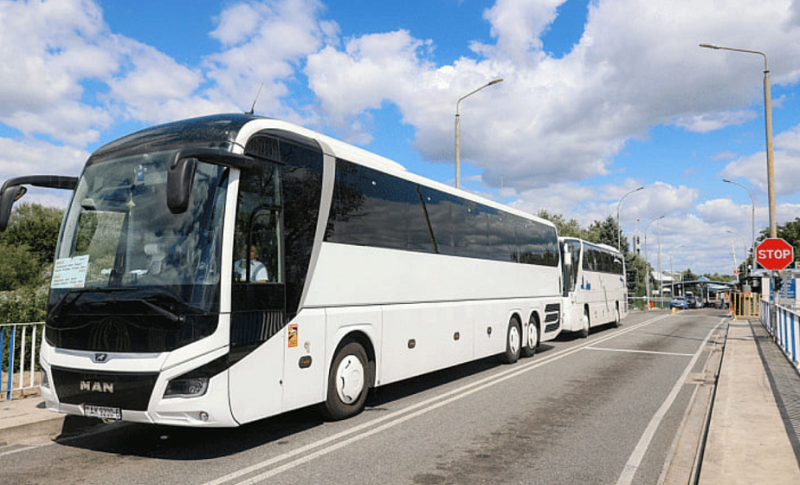Латвия планирует полностью прекратить автобусные перевозки в Беларусь и Россию