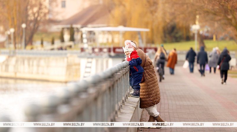 Быть нужным развиваться достойно зарабатывать Почему белорусы любят свою работу и что для них важно