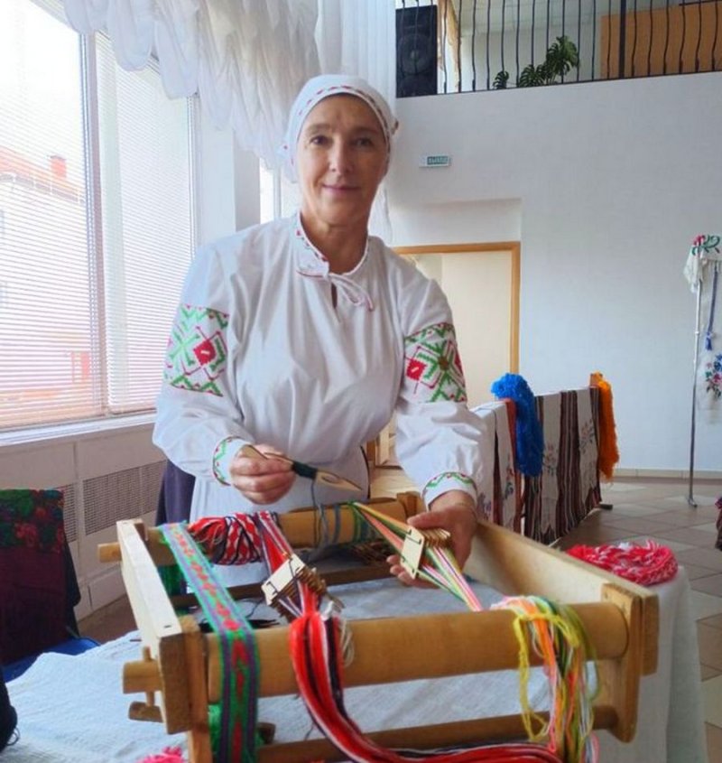 У раённым цэнтры культуры  народнай творчасц адбылася школа вучобы па ткацтве паясо