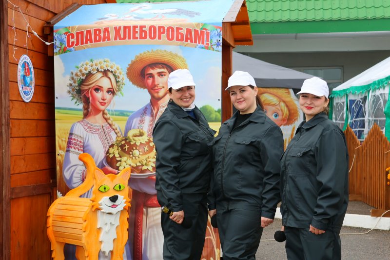 Женский труд и кузнечный огонь Как подворье Зельвенского района встречало гостей