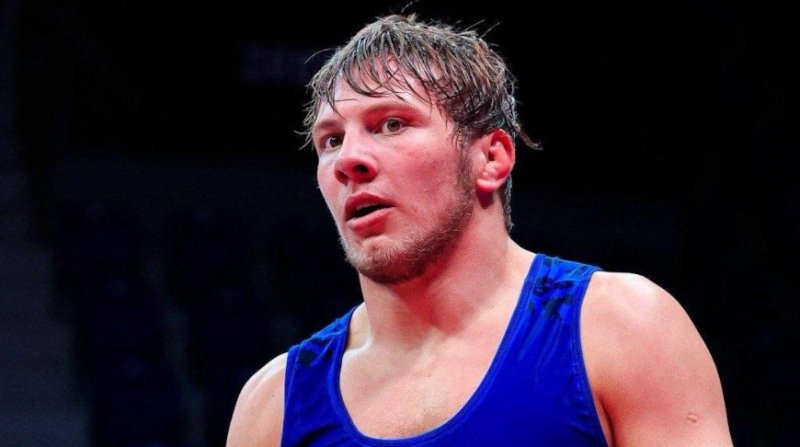Борец Хаслаханов вышел в финал молодежного чемпионата мира в США
