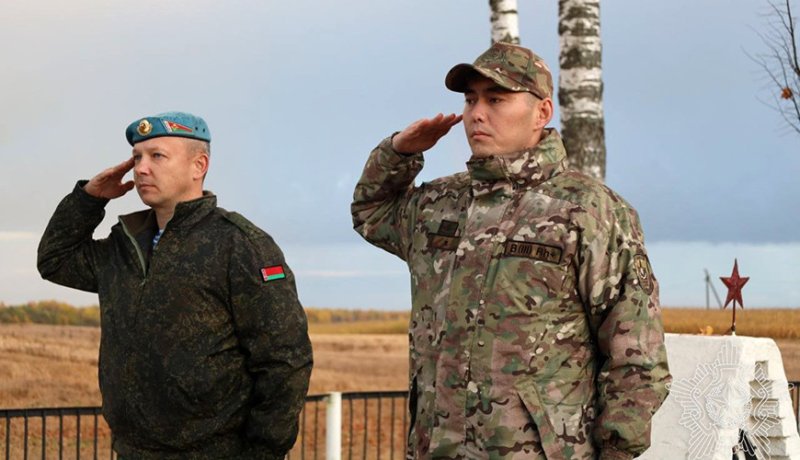Офицеру из Казахстана помогли найти в Беларуси место захоронения прадеда  участника войны