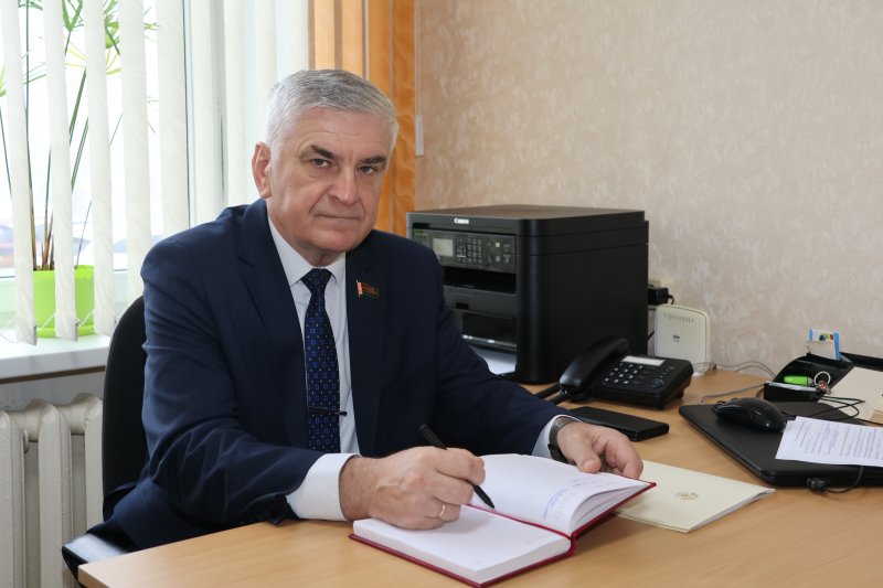Зельвенщину посещает парламентарий Валентин Семеняко
