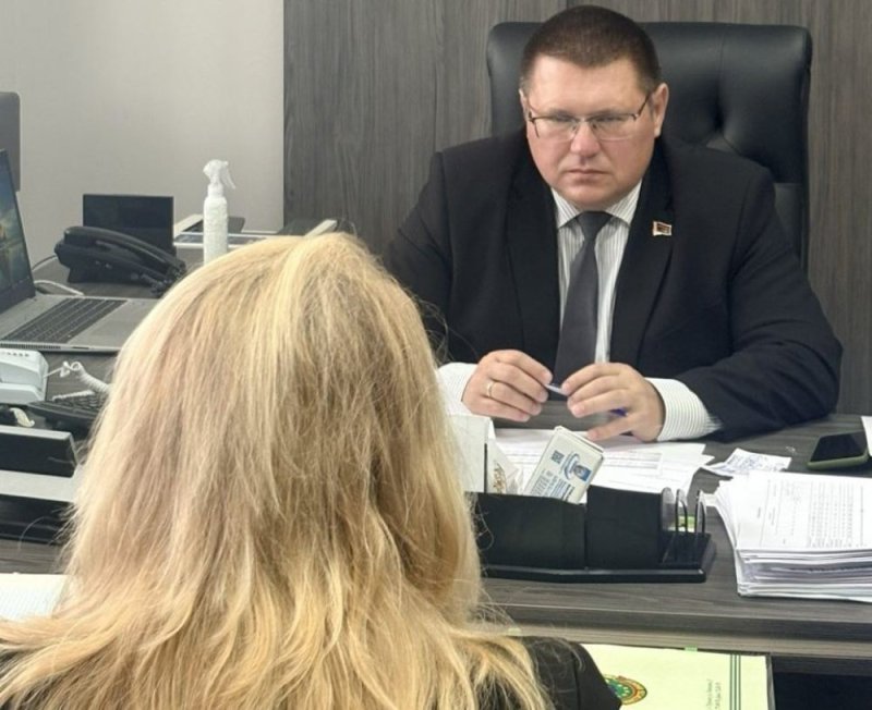 Павел Ошурик провел прием граждан и юридических лиц