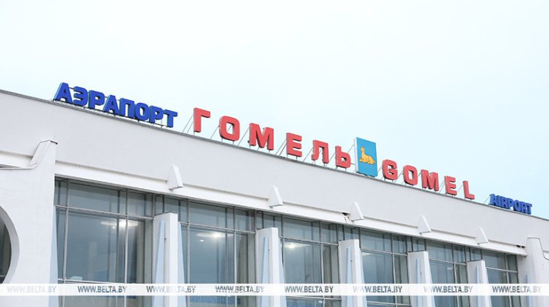Первый самолет с жителями Алешек приземлился в аэропорту Гомеля