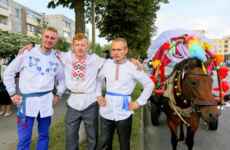 Катамараншоу костюмированное шествие коллективов районные Дажынк Чем порадует Ганненск крмаш в этом году