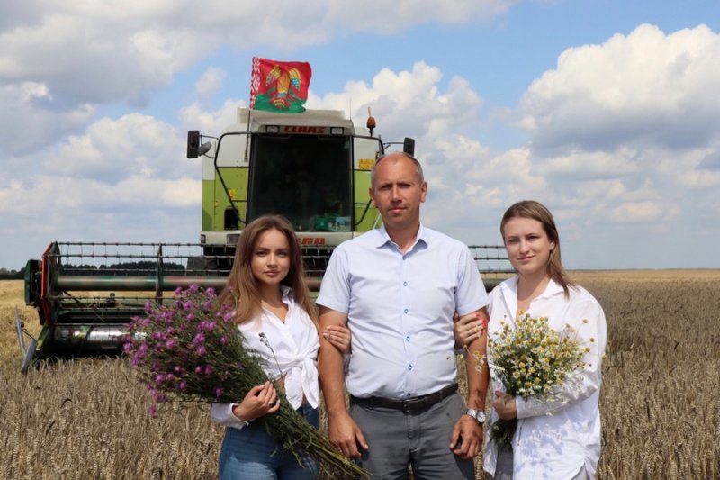 Хлеборобы и журналисты у каждого своя страда Рассказываем о ходе жатвы в госпредприятии Голынка