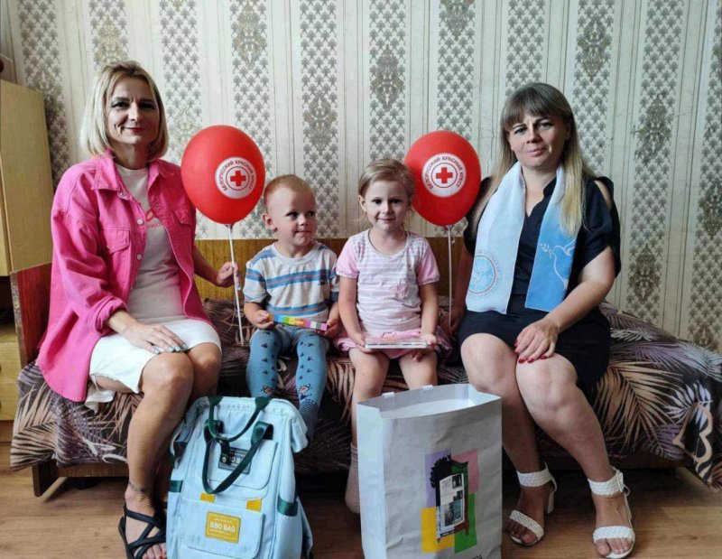 Акция Соберем детей в школу продолжается