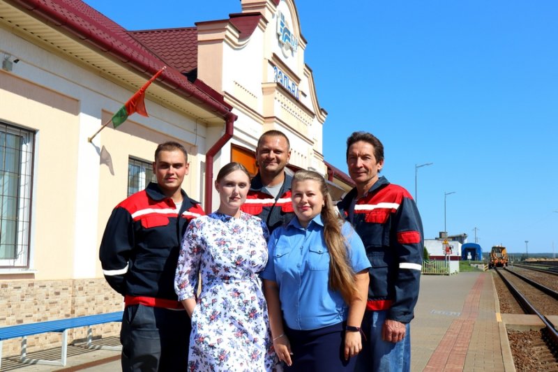 Добро пожаловать на станцию Зельва Надежная команда железнодорожников обеспечит вашу безопасность и комфорт