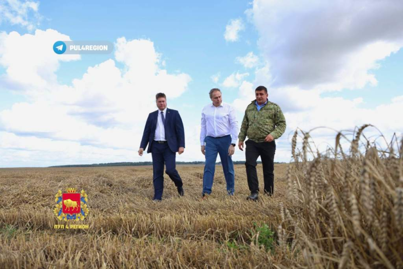 Возможность трудиться в комфортных условиях Владимир Караник посетил строящуюся современную ферму в Зельвенском районе