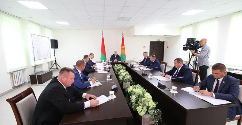 Александр Лукашенко подвел итоги совещания в Шкловском районе по созданию интеграционной структуры в АПК