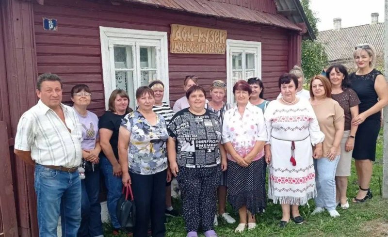 Представители трудового коллектива ЦСОН Зельвенского района организовали экскурсионную поездку