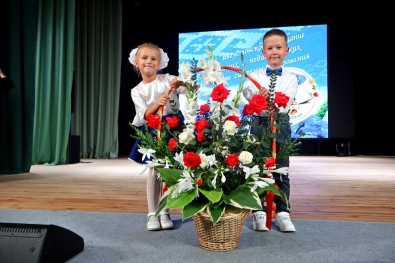 Новая точка отсчета В Зельве прошла августовская педагогическая конференция