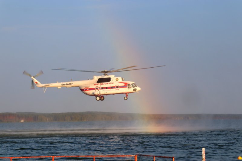 Шоу от парашютнодесантной службы авиации МЧС в Зельве фоторепортаж