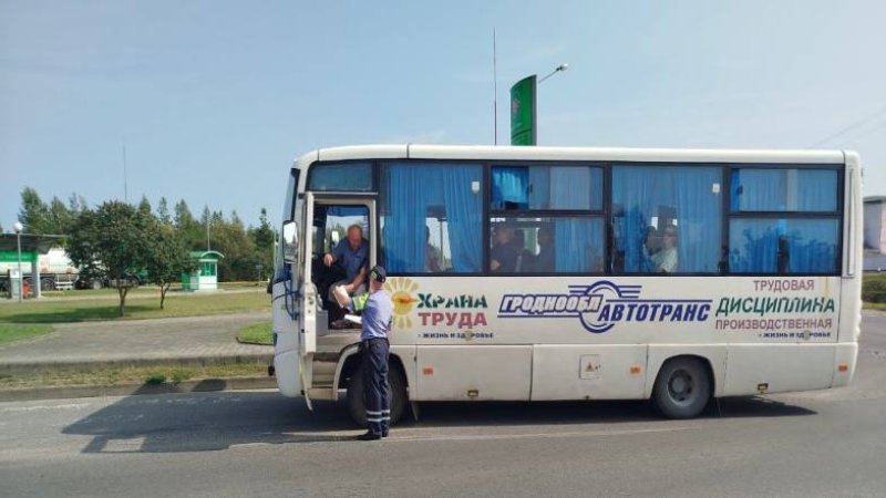 Сотрудники Госавтоинспекции проверили автобусы осуществляющие перевозку пассажиров