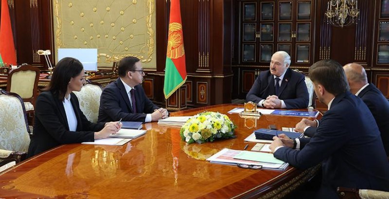 Лучше на этом поле будем воевать Александр Лукашенко о роли СМИ в предстоящей предвыборной кампании