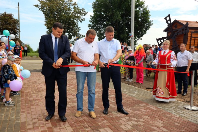 В агрогородке Бородичи после реконструкции торжественно открыт парк для отдыха
