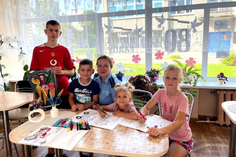 Прокуратура Зельвенского района приняла участие в благотворительной акции Соберем портфель вместе