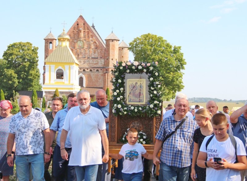 Православные верующие чествуют Сынковичскую икону Божией Матери Всецарица