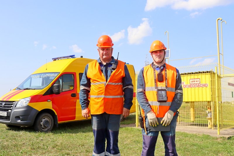 Фотофакт опытные и молодые работники трудятся в Зельвенском РГС