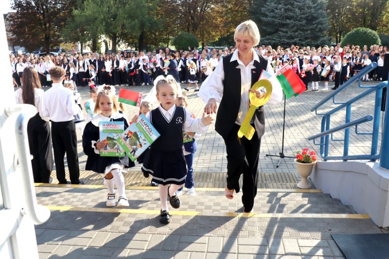 В учреждениях образования Зельвенщины прозвучал первый школьный звонок