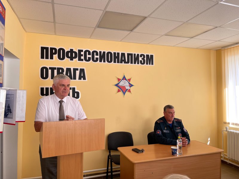 Депутат Палаты представителей Национального собрания Республики Беларусь Валентин Семеняко встретился с коллективом Зельвенского РОЧС