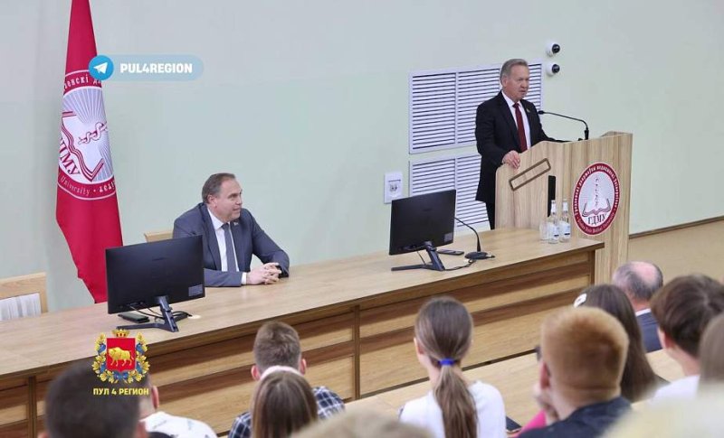 Владимир Караник встретился с первокурсниками Гродненского медуниверситета