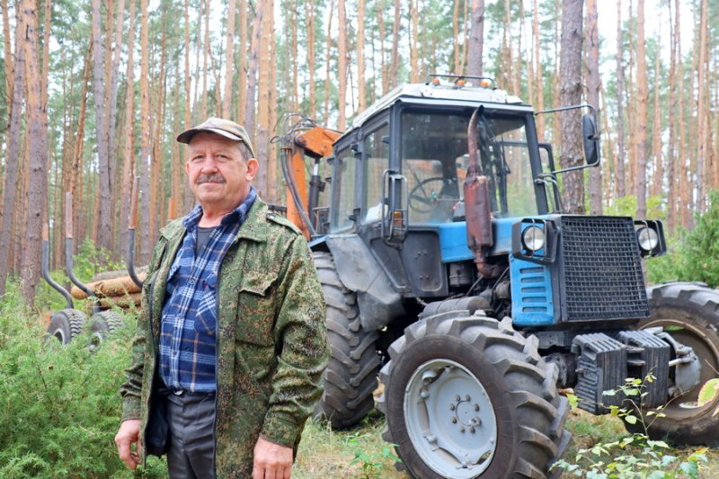 Обрел дело своей жизни Рассказываем о трактористе Зельвенского лесничества Анатолии Почебыте