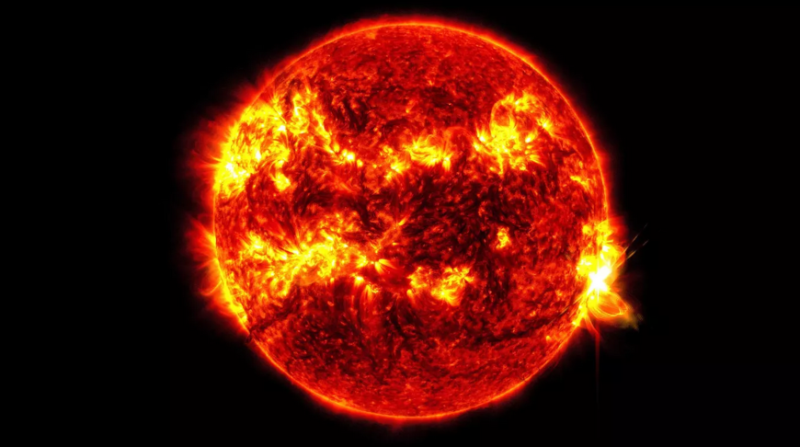 На Солнце произошла мощная вспышка
