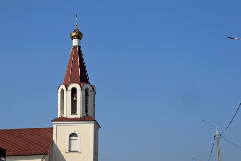 Православные верующие празднуют Воздвижение Креста Господня