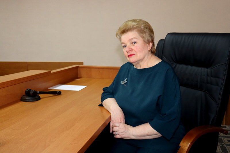 Вышла в отставку судья суда Зельвенского района Наталия Степанова