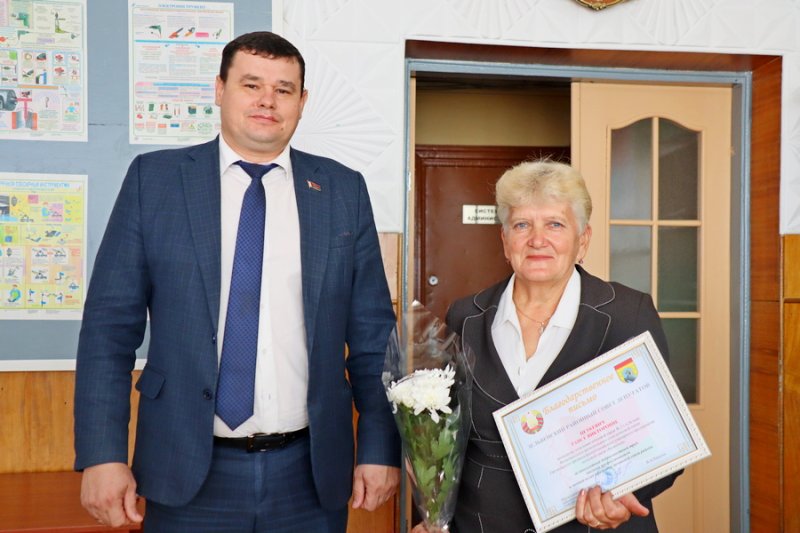 В Зельве работники почты получили награды в свой профессиональный праздник