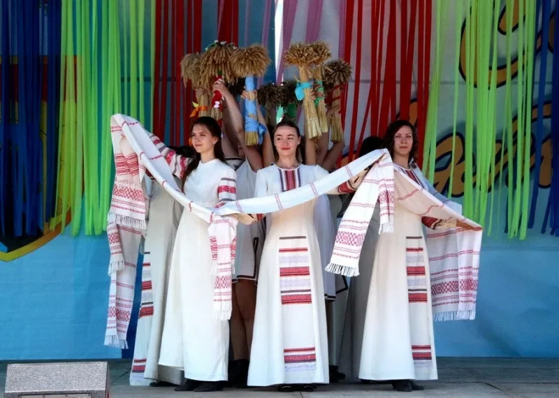 С Днём работников культуры Поздравление от районного исполнительного комитета и районного Совета депутатов