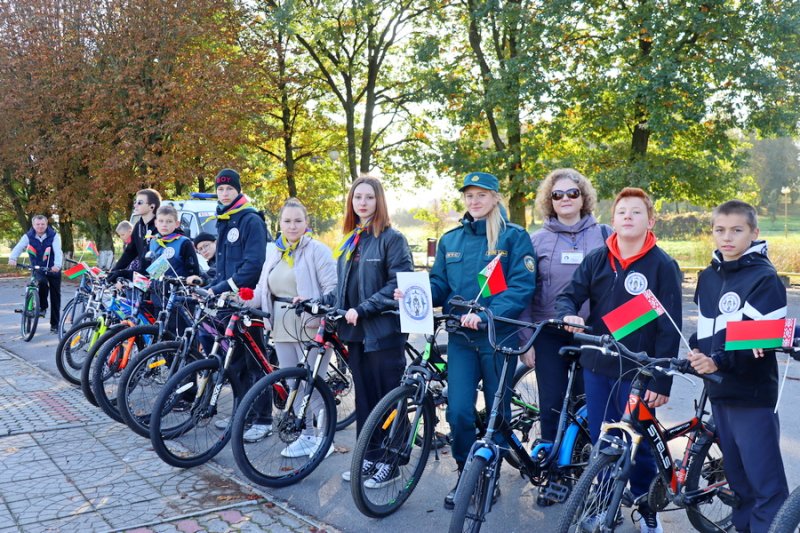ФОТОФАКТ в Зельве состоялся велопробег членов Белорусской молодёжной общественной организации спасателейпожарных