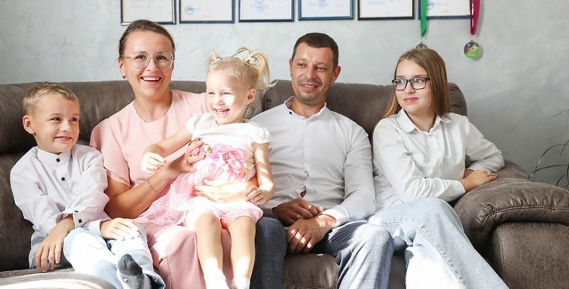 Александр Лукашенко поздравил соотечественниц с трогательным и душевным праздником  Днем матери