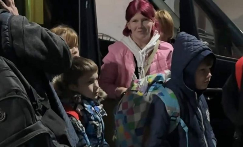 Многодетная семья уехала из Латвии изза опасений за своих десятерых детей