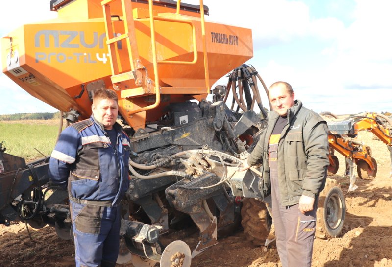 Когда работа  любимое дело Достойно трудятся на полях работники фермерского хозяйства Травень Агро