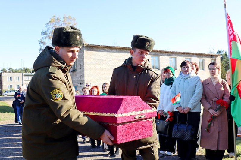 В деревне Мадейки состоялась церемония перезахоронения останков солдат