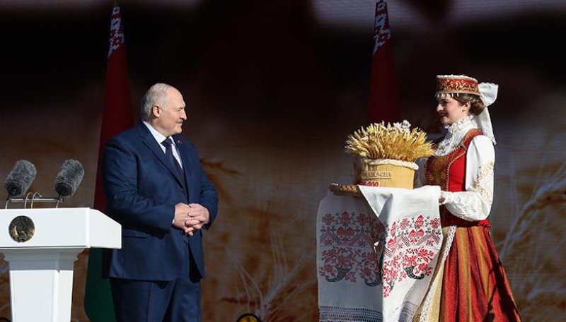 О президентстве выборе и выборах и главном достижении аграриев Подробности поездки Александра Лукашенко в Воложин