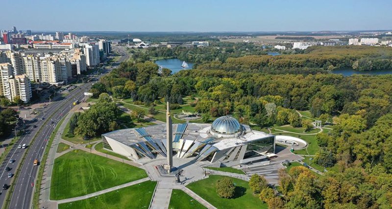 Александр Лукашенко поздравил коллектив Белорусского государственного музея истории ВОВ с летием