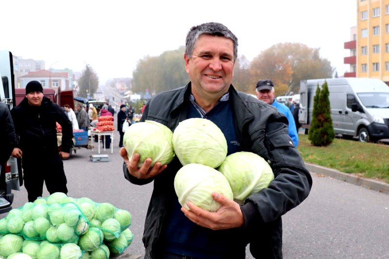 Вторая в этом сезоне сельскохозяйственная ярмарка проходит сегодня в Зельве