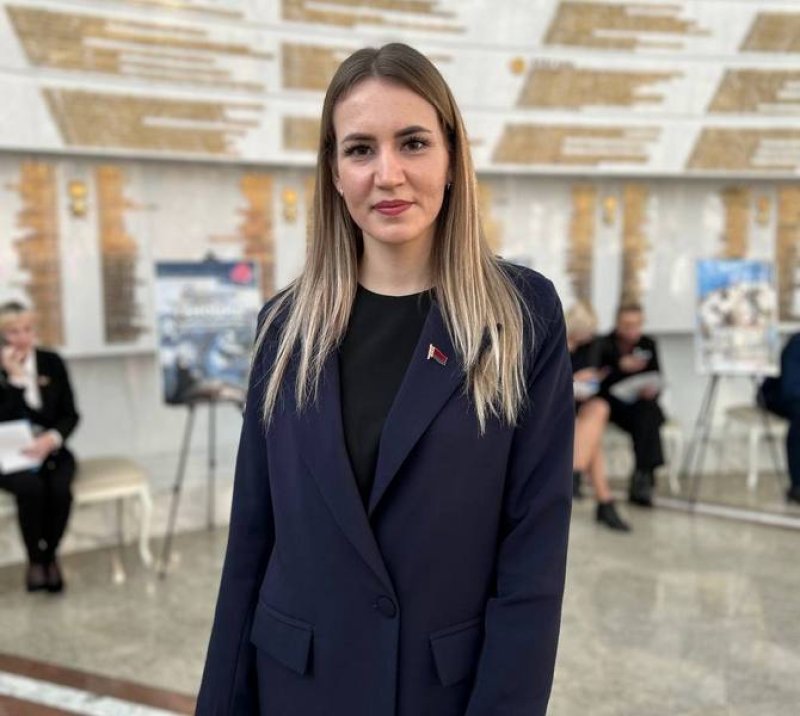 Зельвенчанка Вероника Буслович приняла участие в первом заседании Молодежного парламента третьего созыва