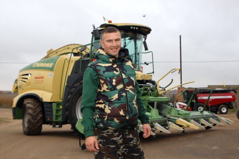 Пятый год в филиале Мижеречи трудится механизатор Евгений Аниферик