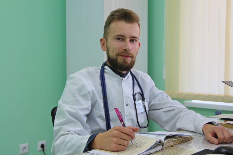 Молодой терапевт ЦРБ Сергей Архип Мне по душе лечить людей и помогать им побыстрее выздороветь