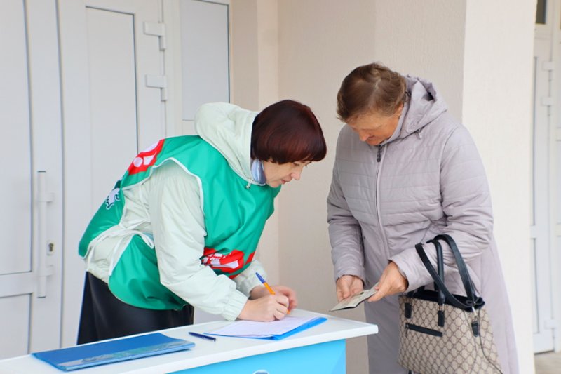 На Зельвенщине продолжают работу инициативные группы по сбору подписей для выдвижения кандидатов в Президенты Беларуси