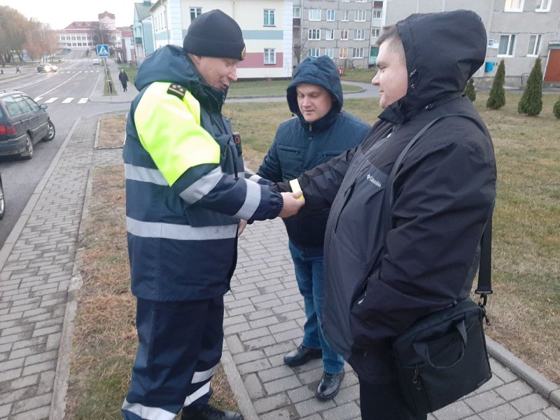 В Зельве состоялась профилактическая акция Фликер  твоя защита на дороге