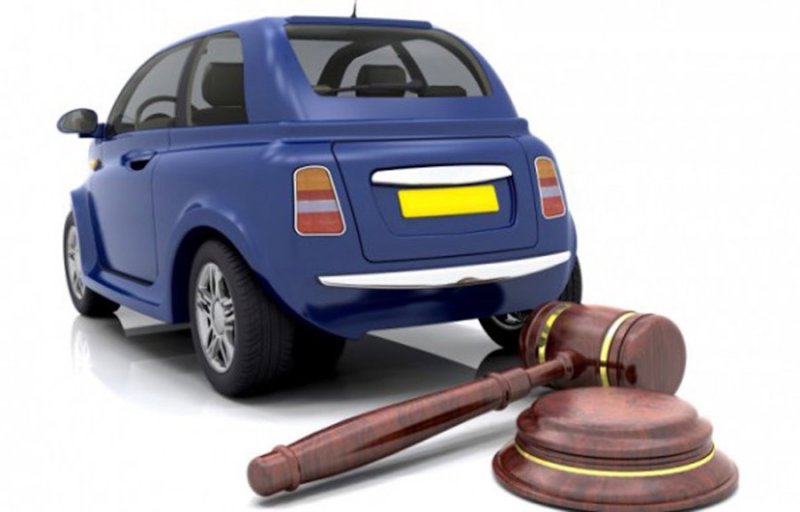 Зельвенец лишился автомобиля за кражу заколки