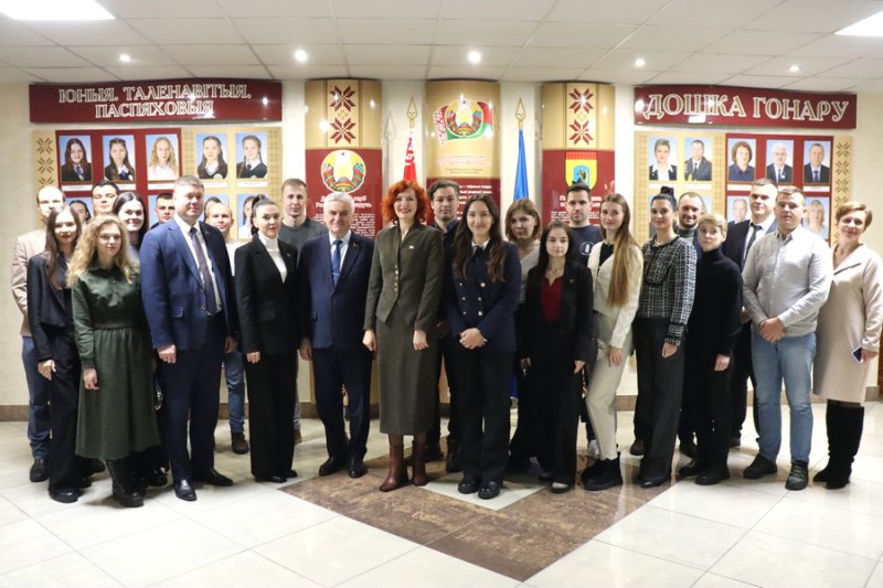 Практику работы с молодежью презентовали на областном семинаре который прошел на базе Зельвенского района