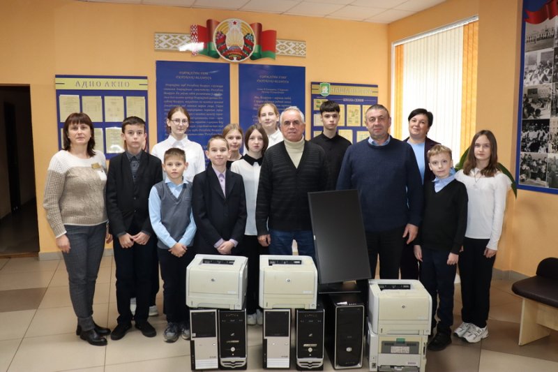 Заботы много не бывает Зельвенской санаторной школе шефы подарили компьютеры