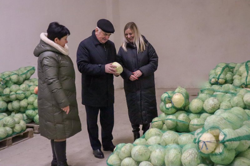 Ставка на свой продукт Валентин Семеняко провел мониторинг заготовительного цеха Зельвенского филиала облпотребобщества